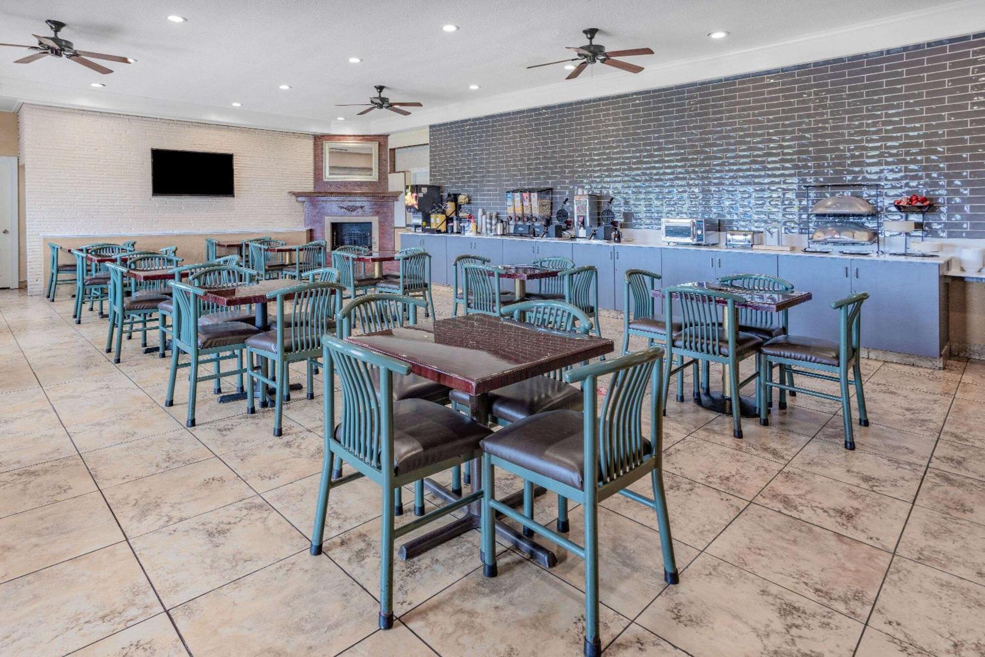 Ramada By Wyndham West Atlantic City Egg Harbor Township Exterior photo