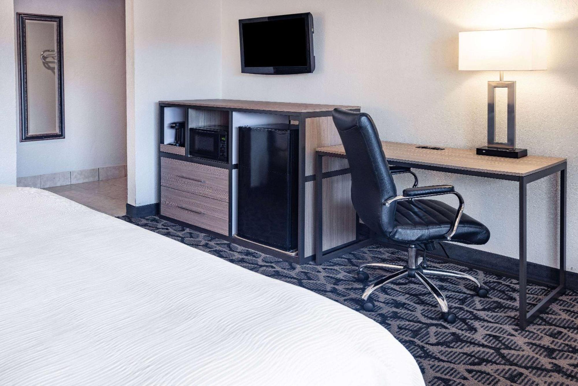 Ramada By Wyndham West Atlantic City Egg Harbor Township Exterior photo