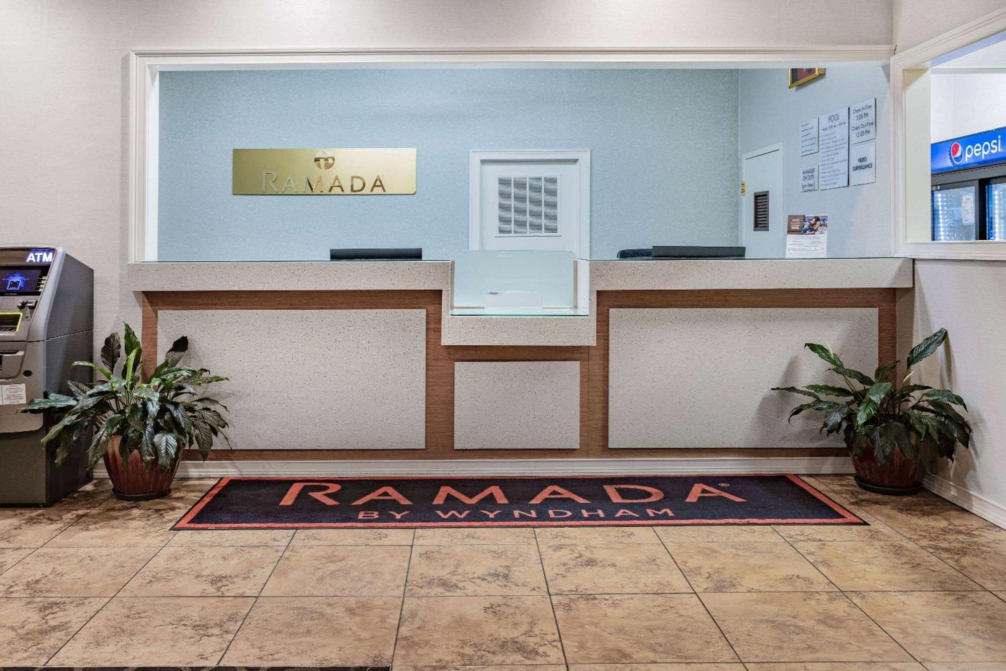 Ramada By Wyndham West Atlantic City Hotel Egg Harbor Township Exterior photo